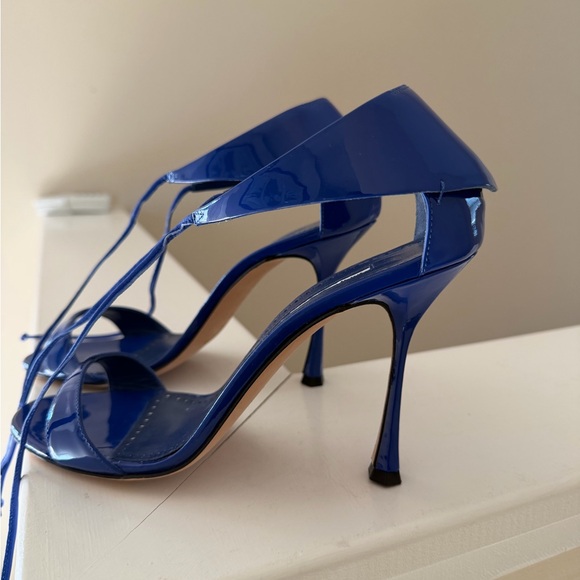 Manolo Blahnik “Chaos” ankle strap sandal in striking cobalt blue patent leather - Picture 4 of 10